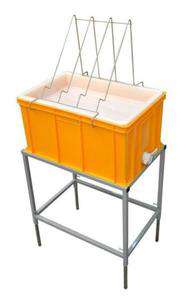 Stół do odsklepiania ramek z wanienką plastikową 300mm, sito plastikowe Stół do odsklepiania ramek z wanienką plastikową 300mm, sito plastikowe