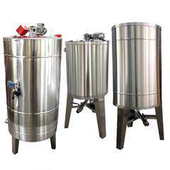 Zbiornik 1000 l z zaworem 2", z pokrywą i wbudowanym stojakiem, z mieszadłem Zbiornik 1000 l z zaworem 2", z pokrywą i wbudowanym stojakiem, z mieszadłem