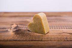 Mydełko z pyłkiem i miodem serduszko Honey Therapy 20g Mydełko z pyłkiem i miodem serduszko Honey Therapy 20g