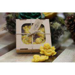 Zestaw zawieszek woskowych - anioł z szarfą (8 szt.) Zestaw zawieszek woskowych - anioł z szarfą (8 szt.)