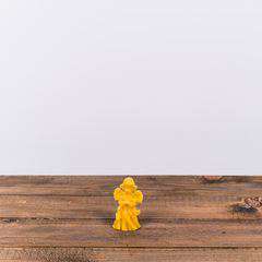 Świeca z wosku - ANIOŁEK MODLĄCY SIĘ - mały Świeca z wosku - ANIOŁEK MODLĄCY SIĘ - mały