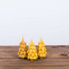 Świeca woskowa - CHOINKA Z BOMBKAMI Świeca woskowa - CHOINKA Z BOMBKAMI