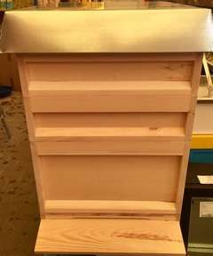 Ul Dadant US (482x285mm) 12 ramkowy jednościenny drewniany kompletny Ul Dadant US (482x285mm) 12 ramkowy jednościenny drewniany kompletny