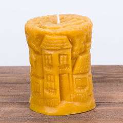 Świeca z wosku - DOMEK RZEŹBIONY Świeca z wosku - DOMEK RZEŹBIONY