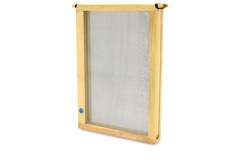 Izolator do poddawania matek, drewniany, 1-ramkowy, warszawski poszerzany Izolator do Poddawania Matek, Drewniany, 1-Ramkowy (Warszawski Poszerzany)