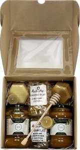 Zestaw z dwoma miodami, mydełkami, karmelkami i świeczkami Zestaw z dwoma miodami, mydełkami, karmelkami i świeczkami